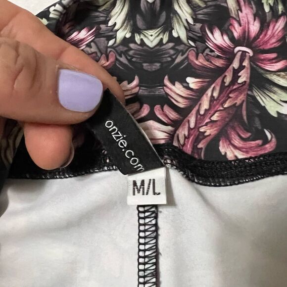 Onzie Cropped Leggings Skulls and Flowers Size M/L - Picture 5 of 12